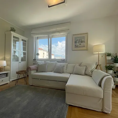 Masha Dreamhome Apart *